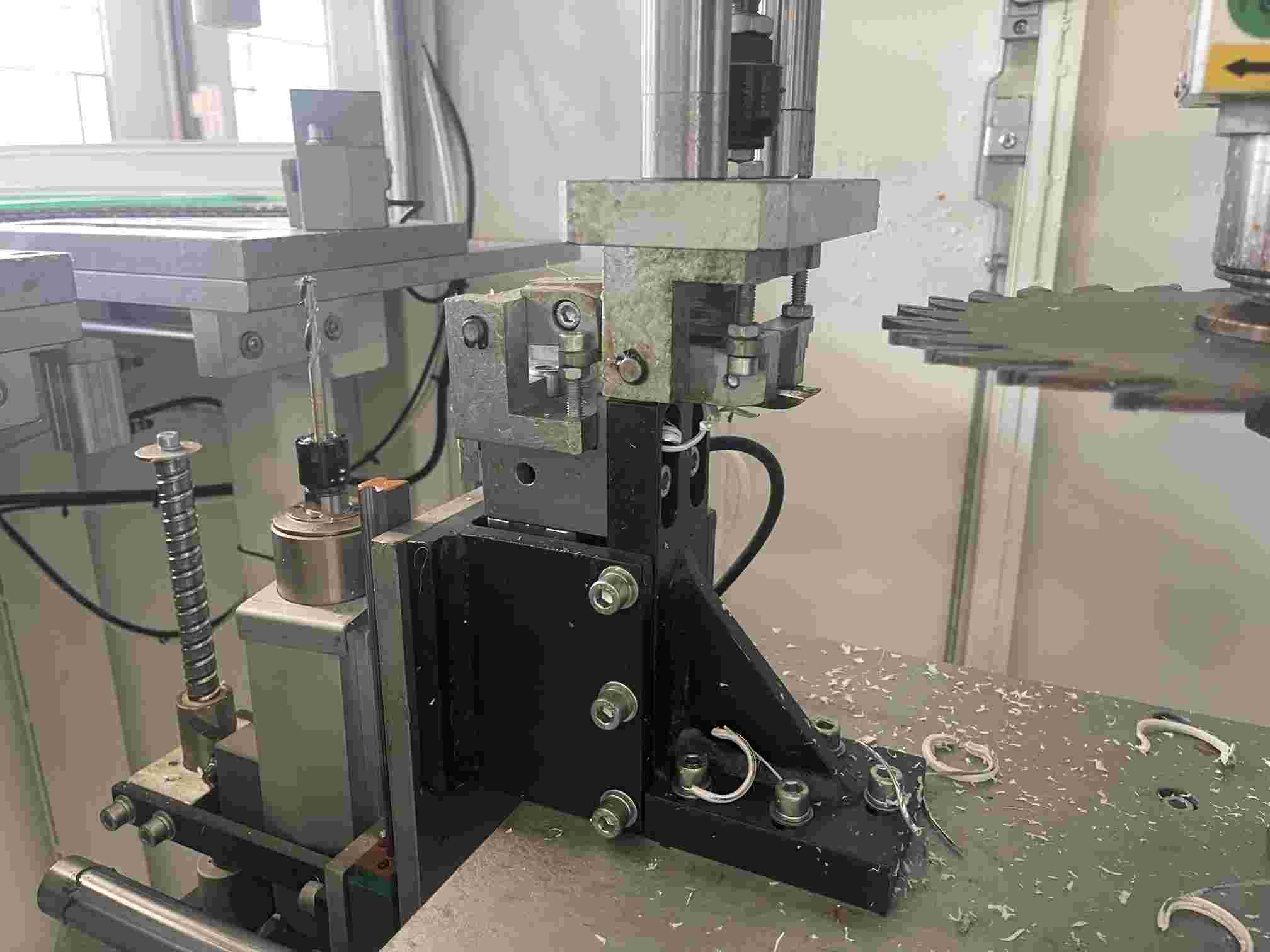 Mesin pembersih sudut 2-asix 3-cutters (2)