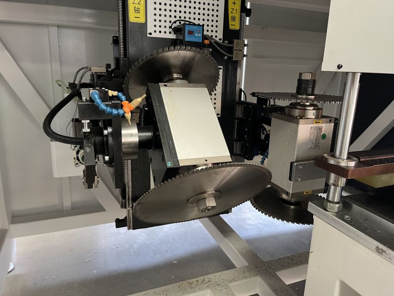 5-axis End Milling Machine para sa Aluminum Profile 5