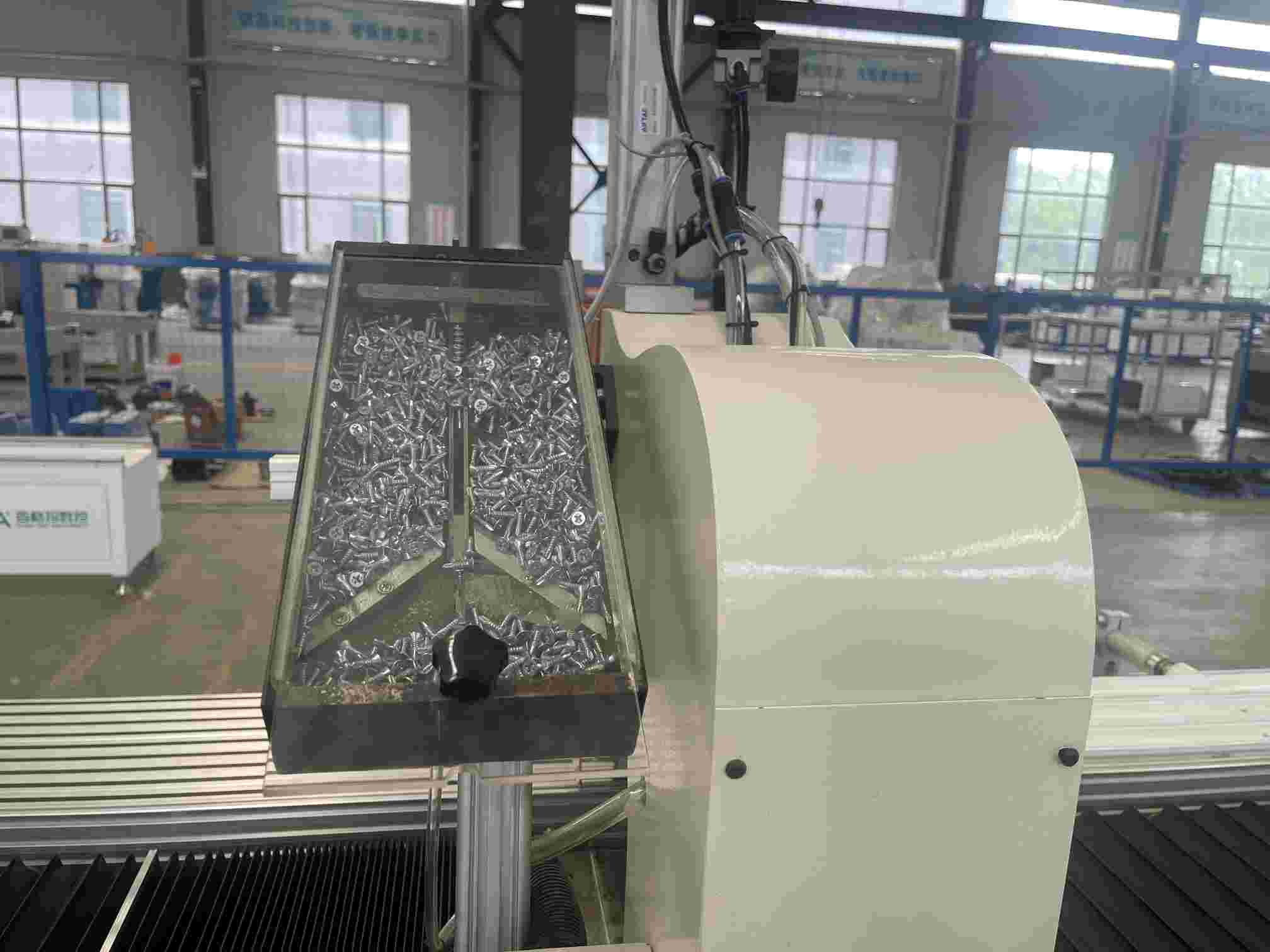 CNC dubultzonu skrūvju stiprinājuma mašīna uPVC profilam (1)