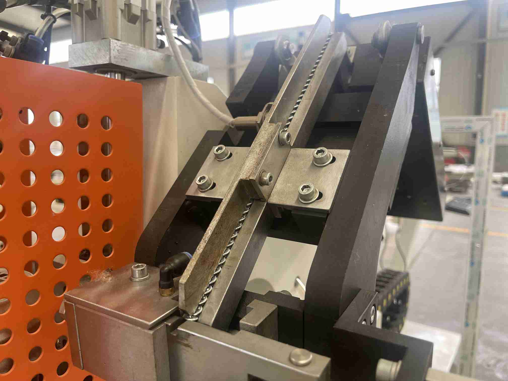 CNC dvozonska mašina za pričvršćivanje vijcima za PVC profil (3)