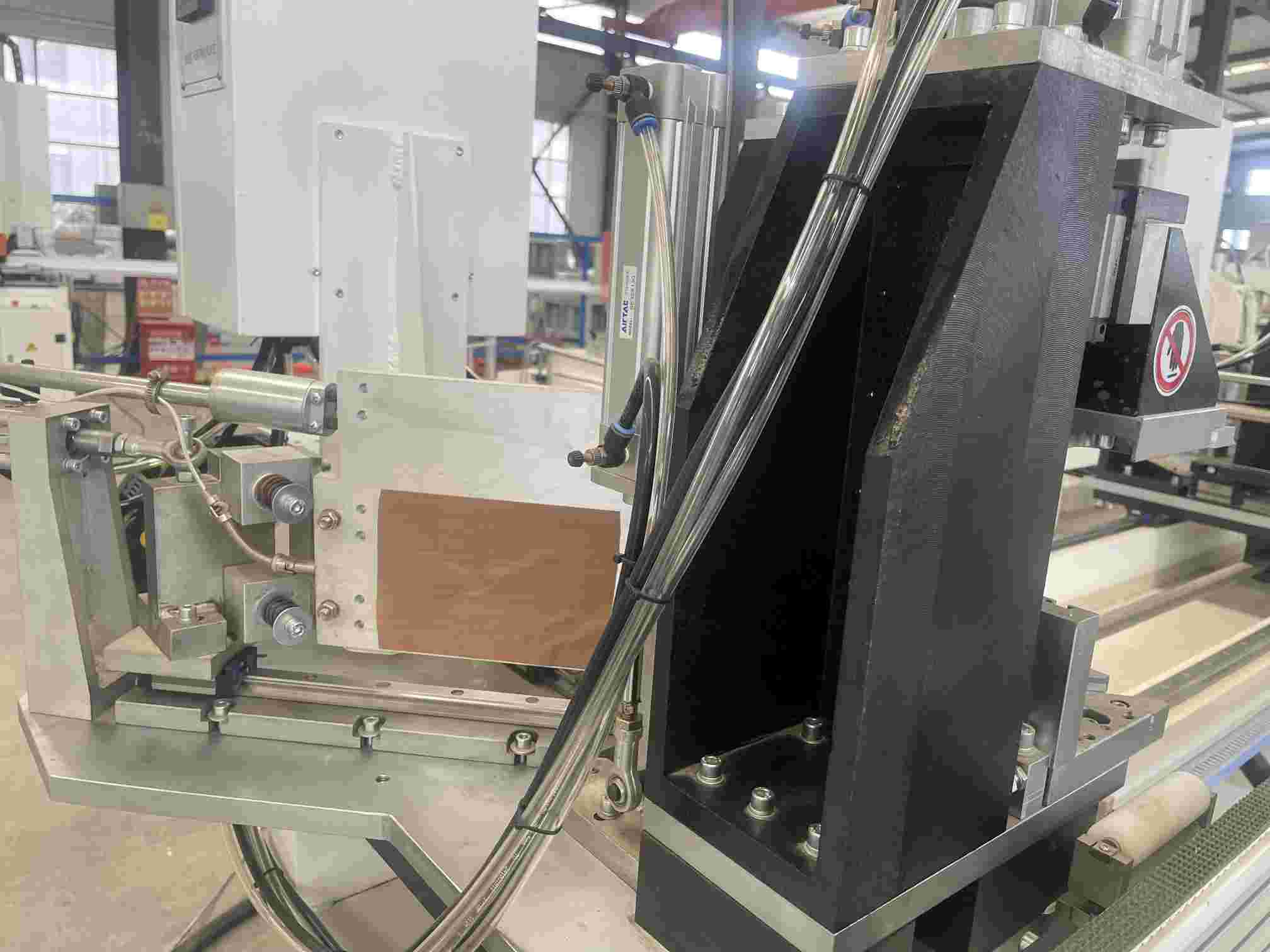 CNC Four Corners Welding Machine ho an'ny uPVC Profile (2)
