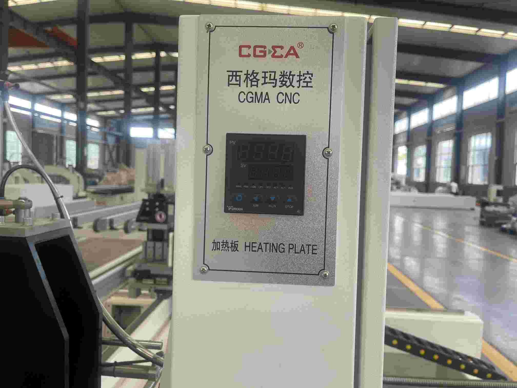 CNC štvorhranný zvárací stroj pre PVC profil (3)