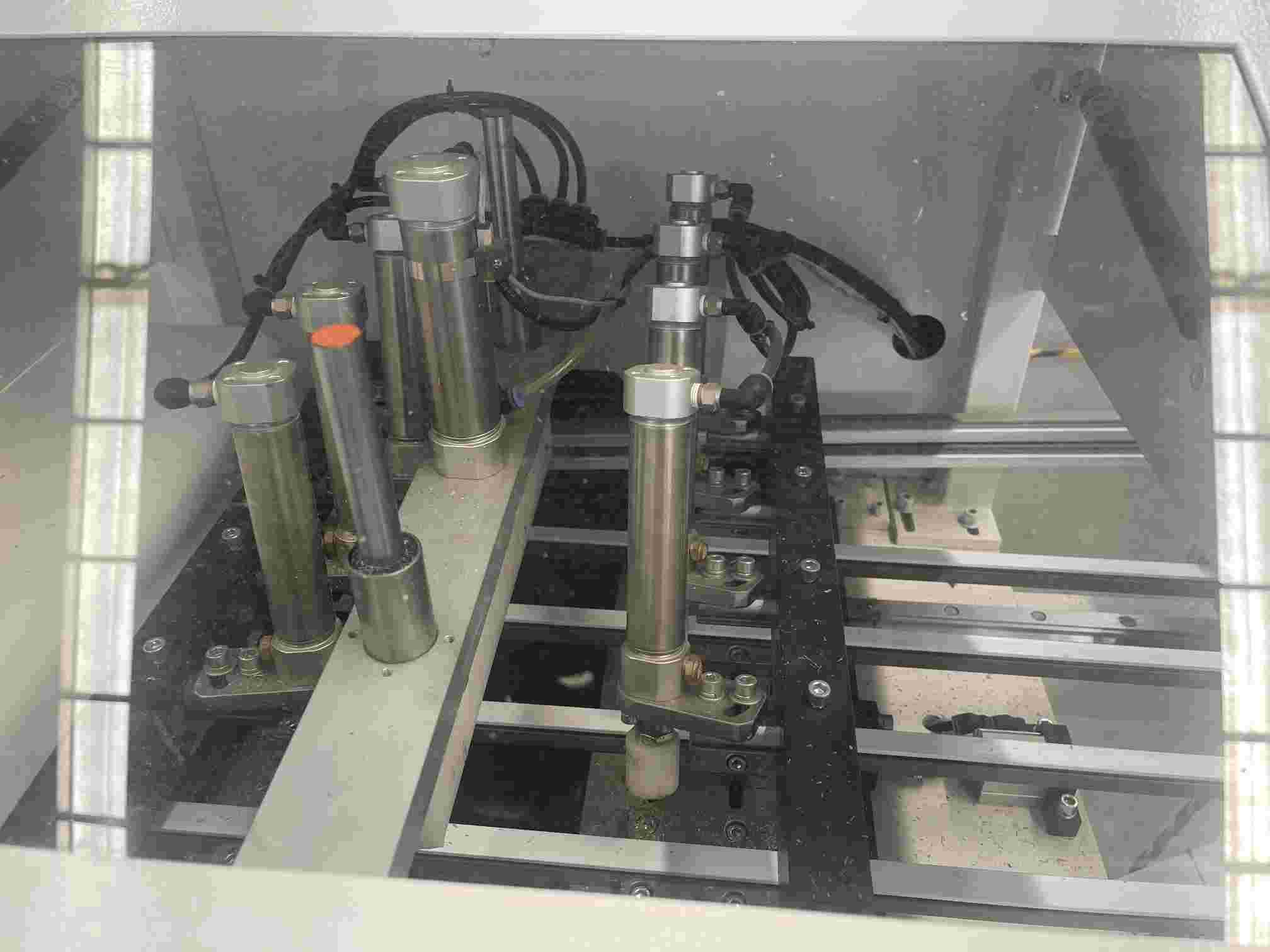 CNC Glazing Bead Cutting Center para sa uPVC Profile (2)