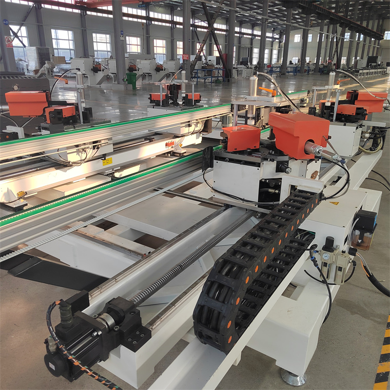 Lini produksi crimping CNC Horizontal kanggo aluminium Win-door LWJKP4-CNC-100 × 2200 × 3000 9