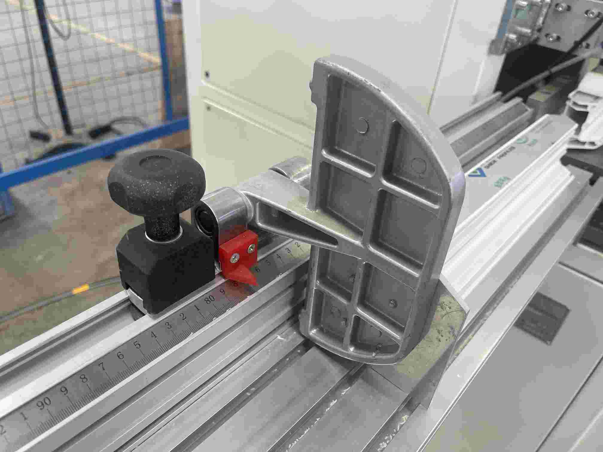 Vertikal Mullion Cutting Saw kanggo PVC Profil (4)