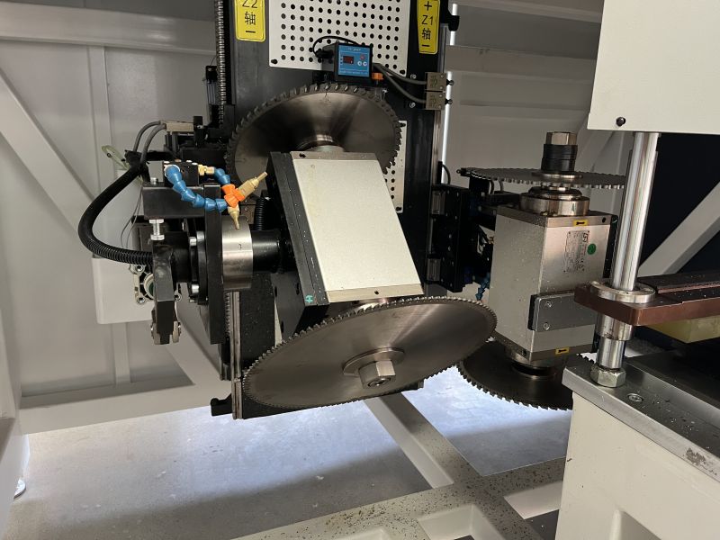 5-axis End Milling Machine for Aluminum Profile 5